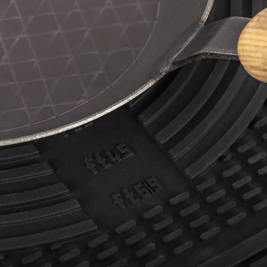 silicone_mat_5.webp Flash Sale Silicone Mat Pans | Dutch Oven